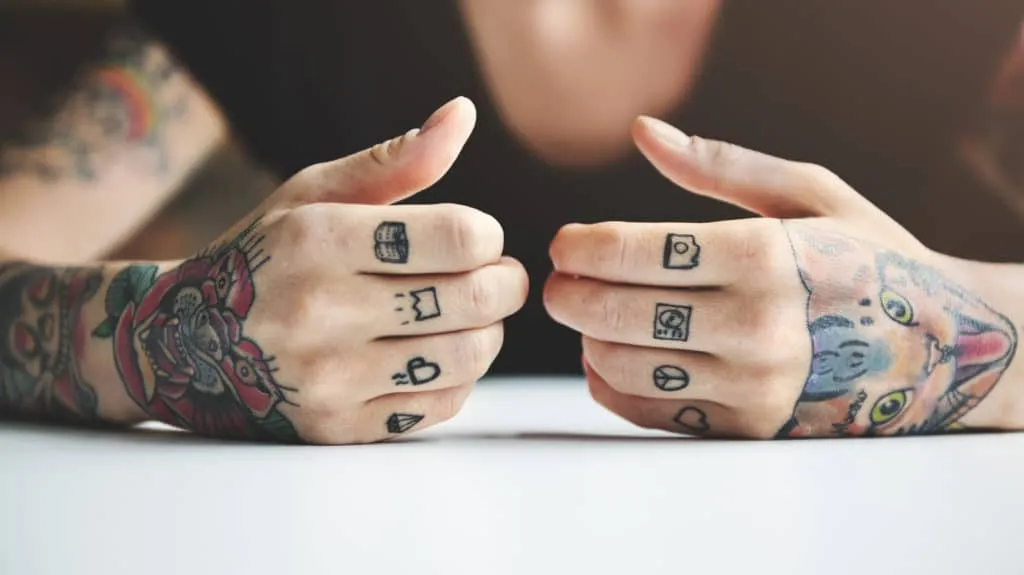 Pros and Cons of Finger Tattoos