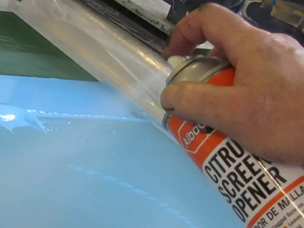 How to Choose the Best Spray Adhesive for Your Screen Printing Project